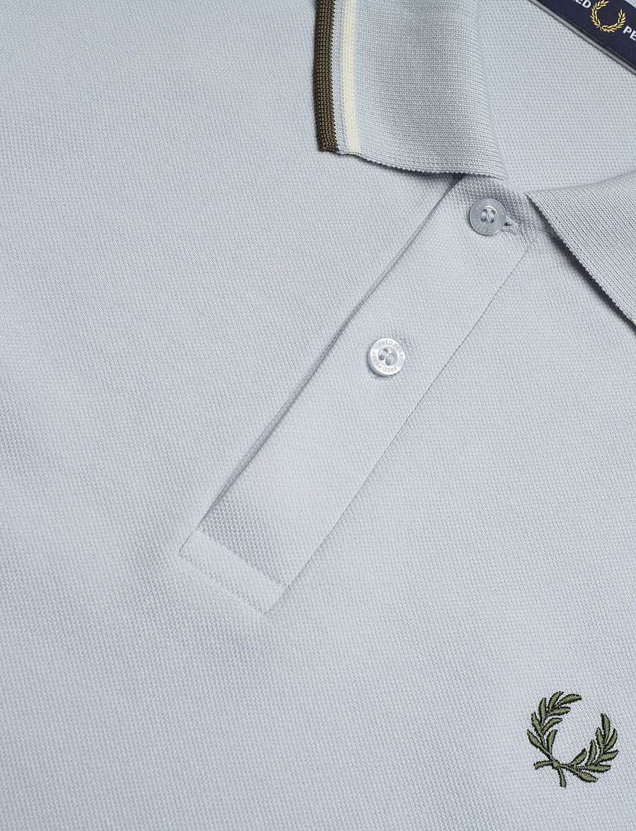 Fred Perry - TWIN TIPPED FP SHIRT - polo krekli ar īsām piedurknēm - dusky blue / ecru / laurel wre - 4