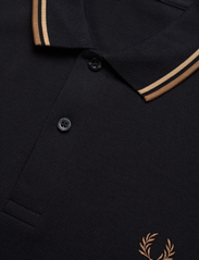 Fred Perry - TWIN TIPPED FP SHIRT - kortærmede poloer - bk/wrmston/shdst - 1