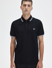 Fred Perry - TWIN TIPPED FP SHIRT - kortermede - blck/ecr/lmstn - 2