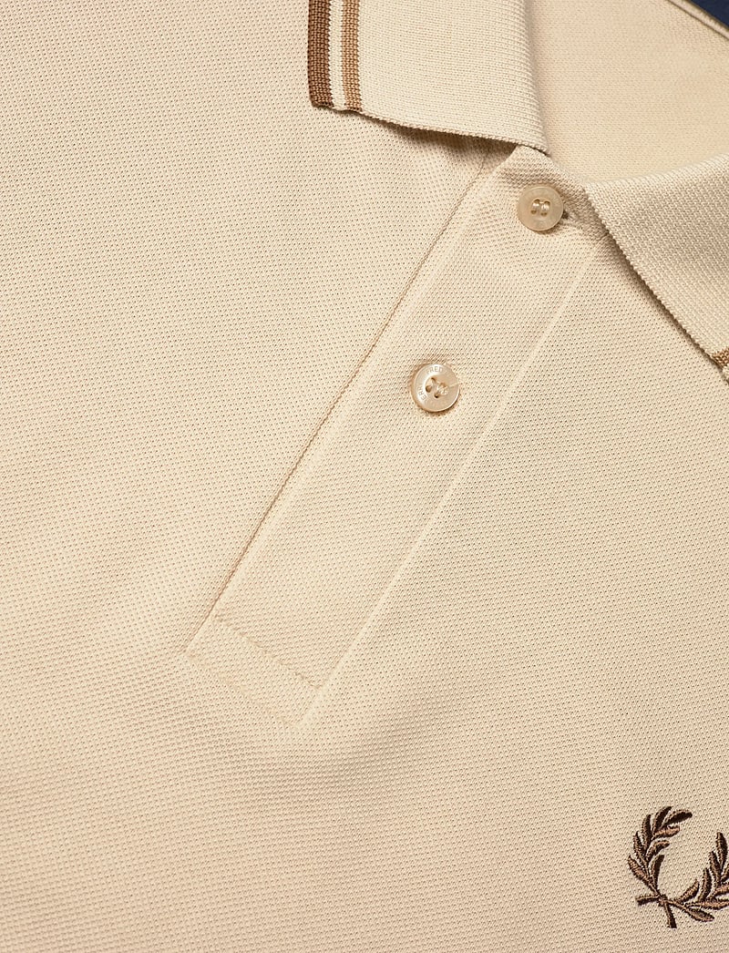 Fred Perry - TWIN TIPPED FP SHIRT - kortærmede poloer - oat/wrmst/shdsto - 2