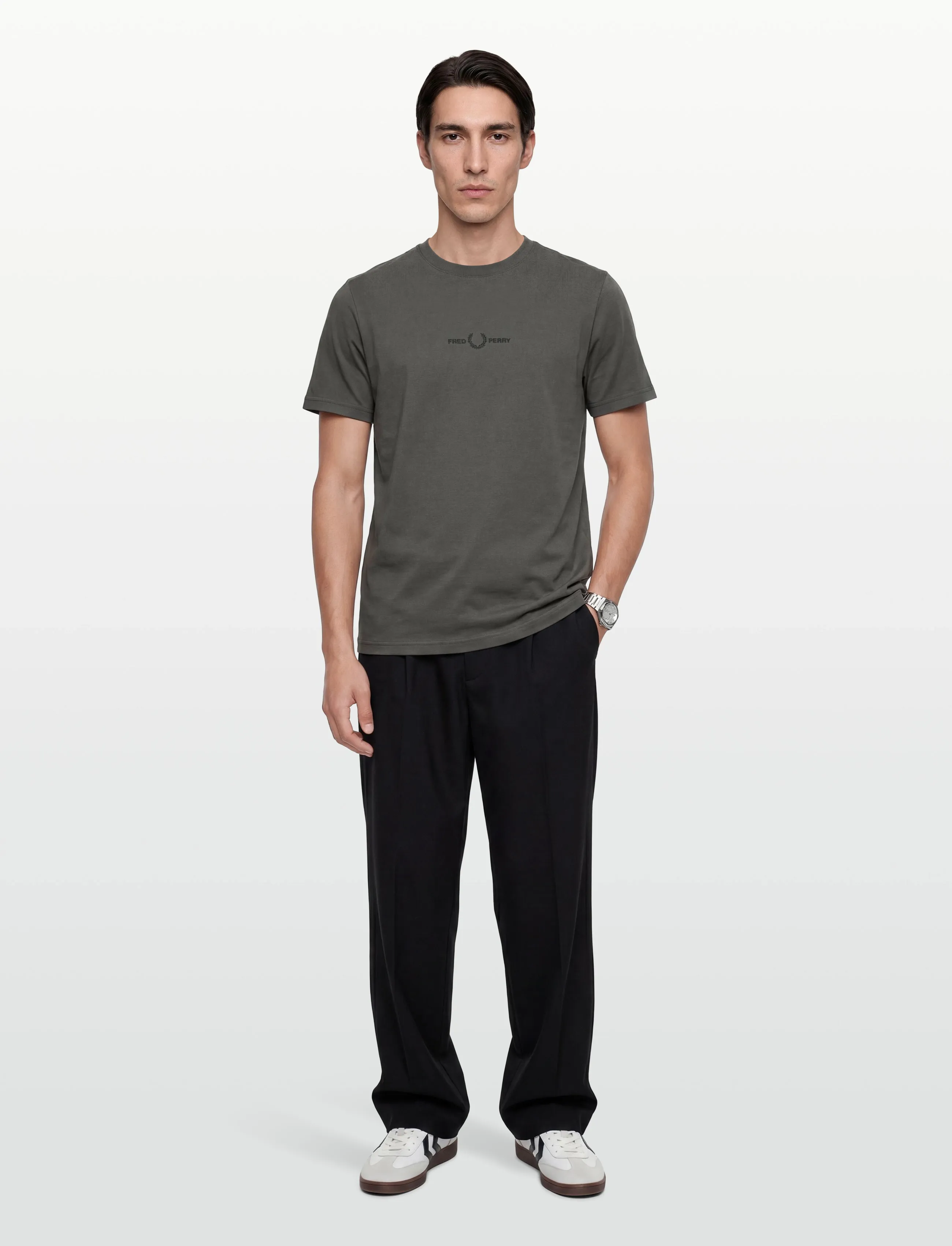 Fred Perry Embroidered T-Shirt, XL, T-shirts, Khakigrün - Short-sleeved, Männerswear