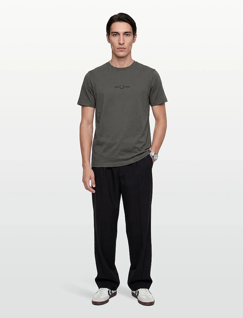 Fred Perry - EMBROIDERED T-SHIRT - kurzärmelig - field green - 0