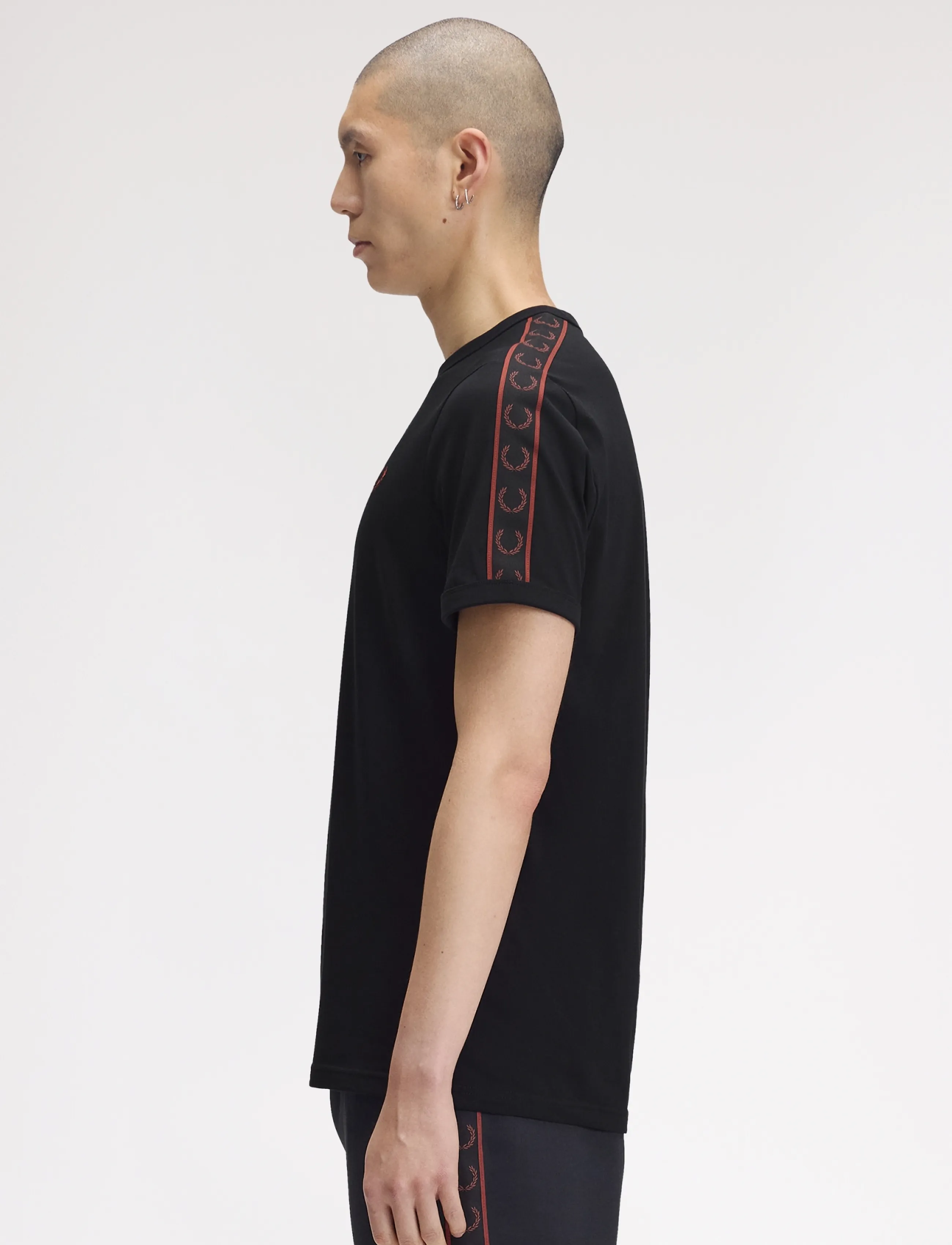 Fred Perry - CONTRAST TAPE RINGER TEE - kortærmede t-shirts - black - 3