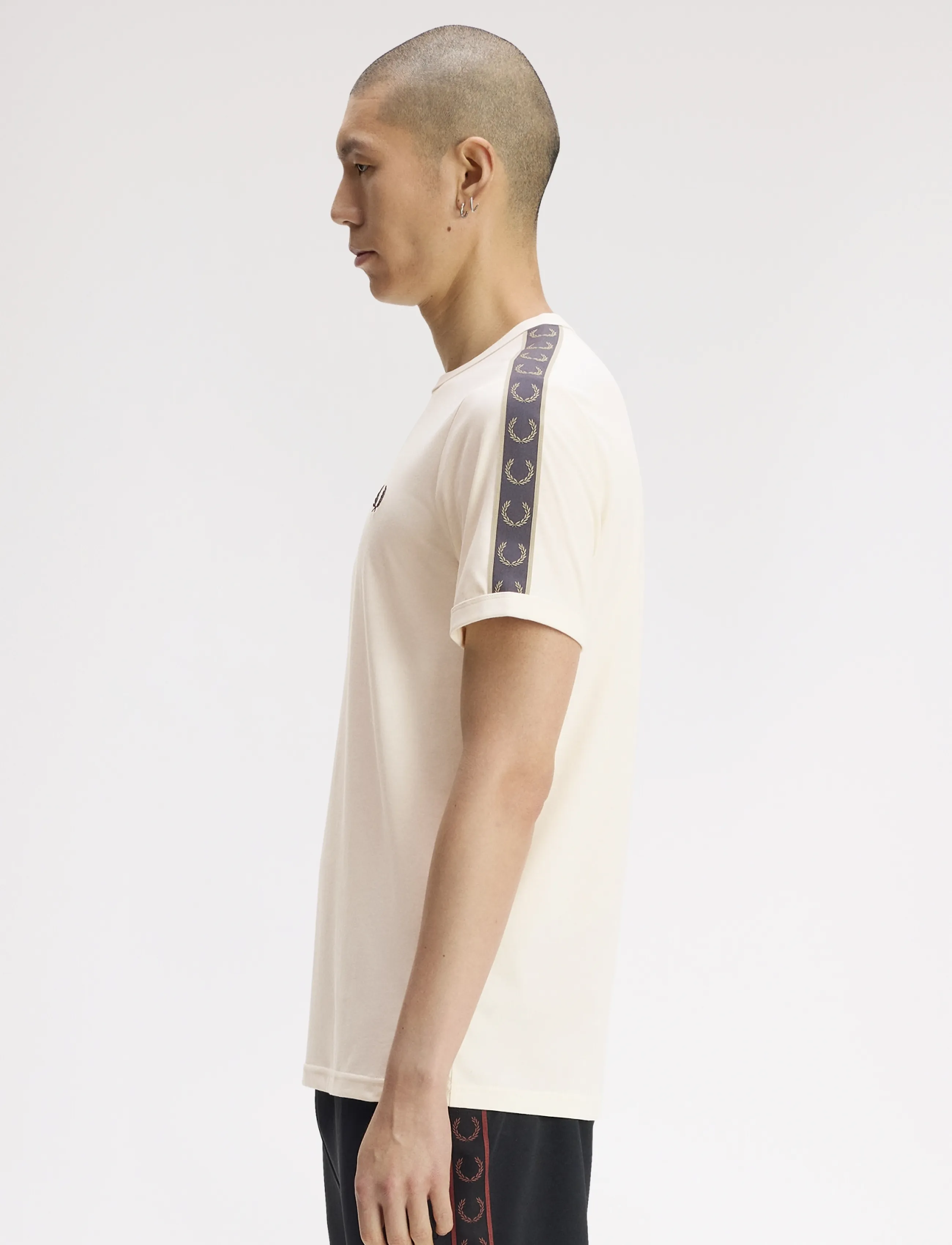 Fred Perry - CONTRAST TAPE RINGER TEE - kortærmede t-shirts - ecru - 3