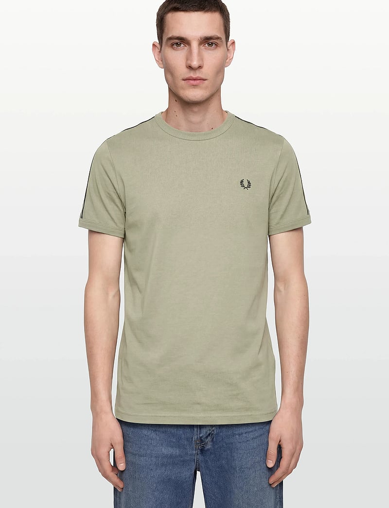 Fred Perry - CONTRAST TAPE RINGER TEE - kurzärmelig - seagrass/navy - 5