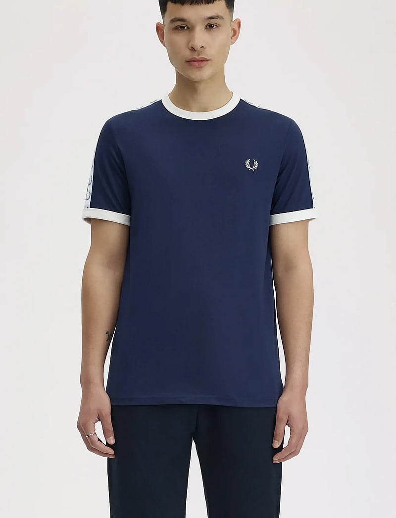 Fred Perry - TAPED RINGER T-SHIRT - kurzärmelig - carbon blue - 0