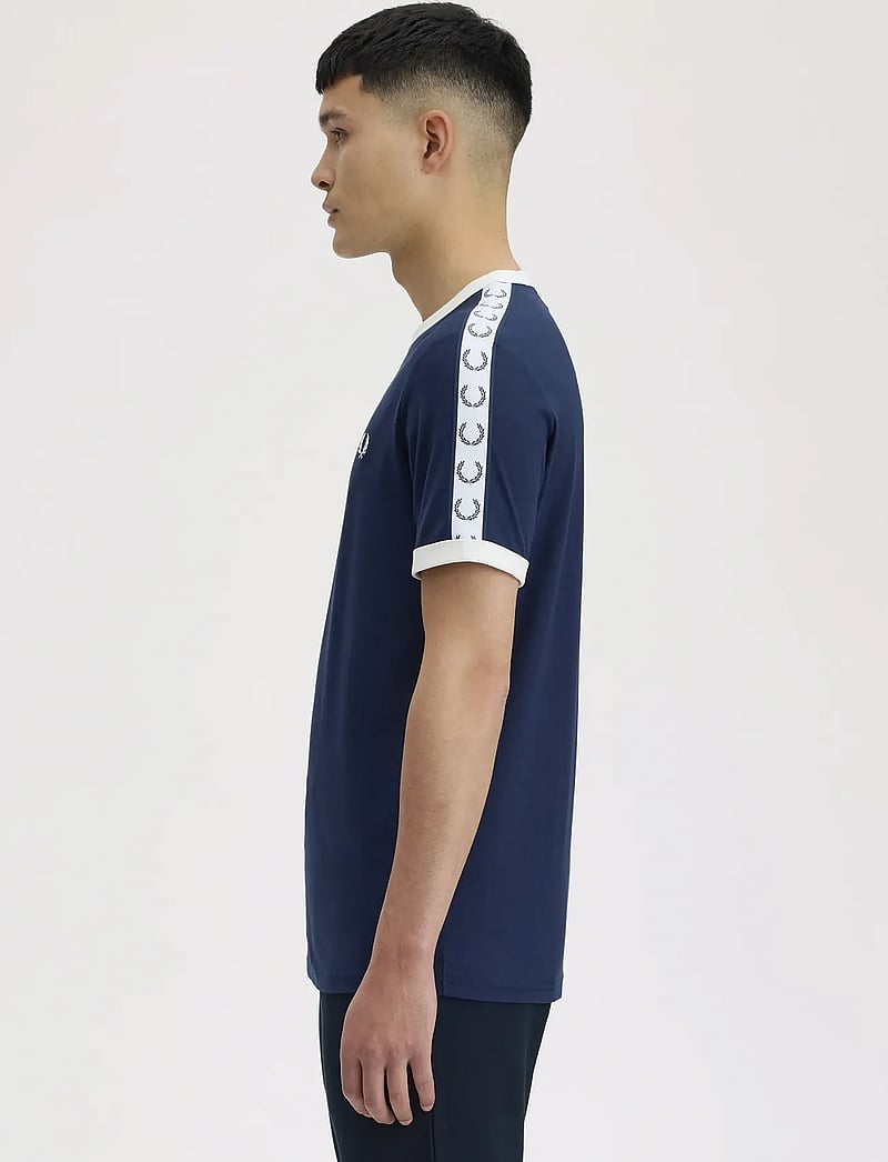 Fred Perry - TAPED RINGER T-SHIRT - kurzärmelig - carbon blue - 3