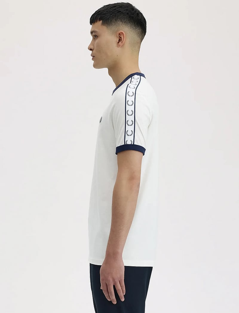 Fred Perry - TAPED RINGER T-SHIRT - kurzärmelig - snow white - 5
