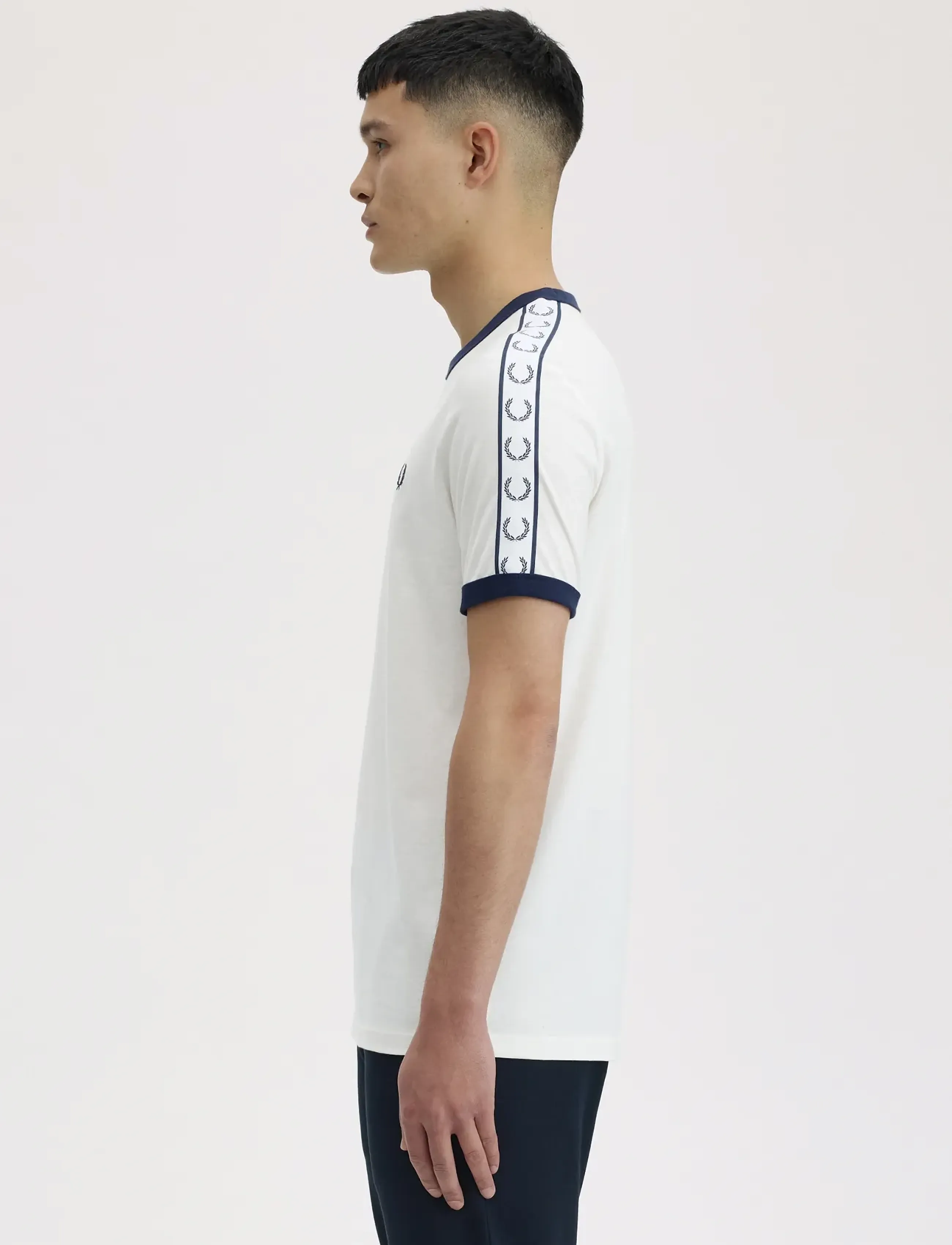 Fred Perry - TAPED RINGER T-SHIRT - lühikeste varrukatega t-särgid - snow white - 5