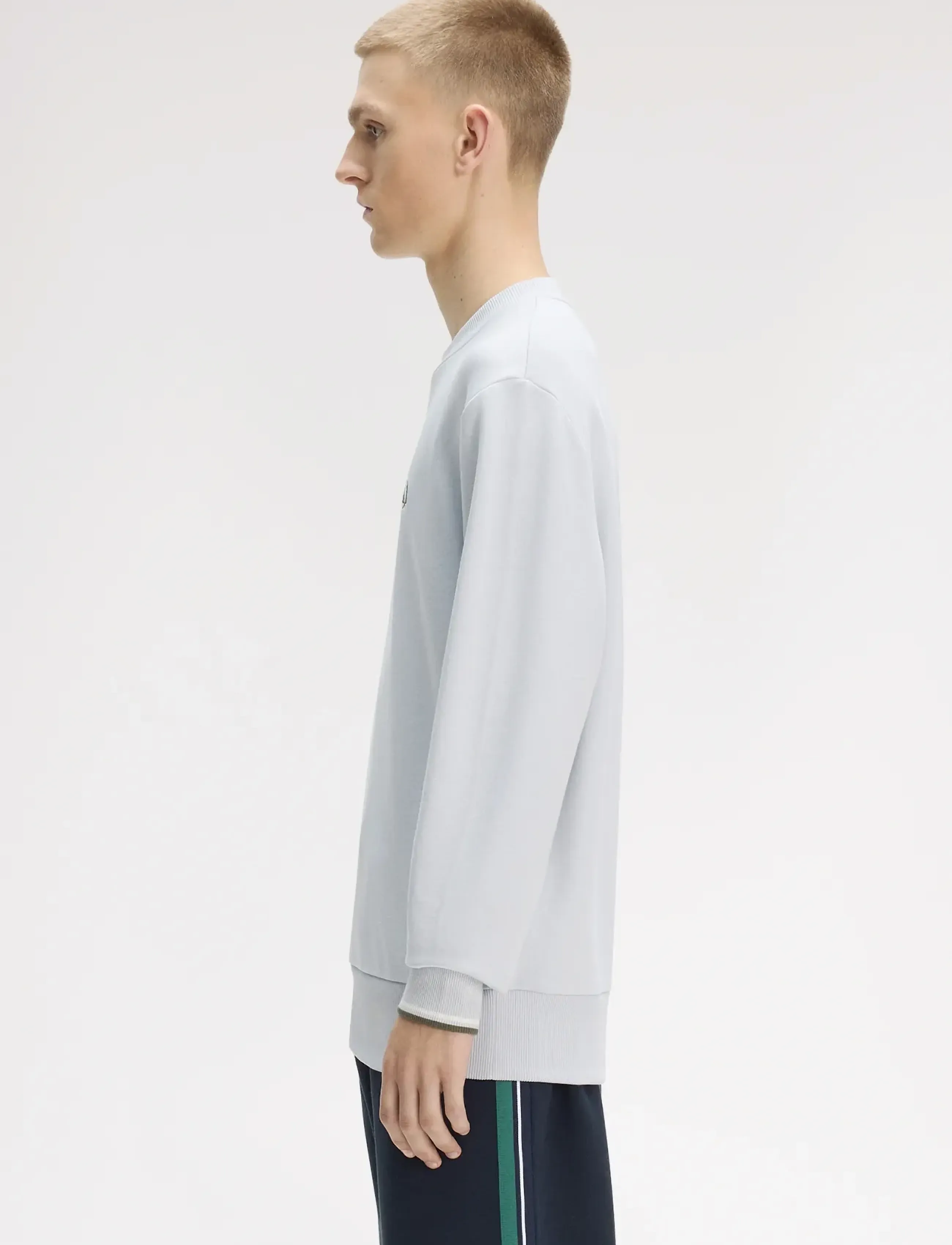 Fred Perry - CREW NECK SWEATSHIRT - svarīgi brīvdienās - dusky blue / ecru / laurel wre - 3