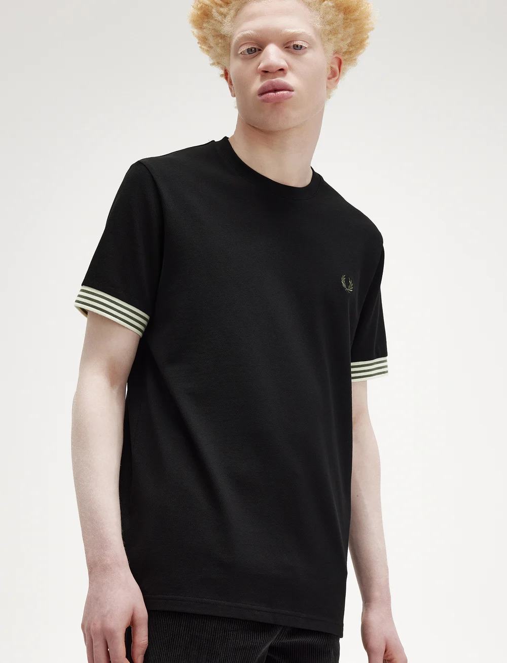 Fred Perry - STRIPED CUFF T-SHIRT - osta olukorra järgi - black - 4