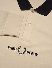 Fred Perry - RELAXED EMBROID POLO - pitkähihaiset - oatmeal - 2