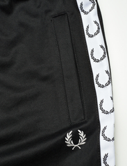 Fred Perry - TAPED TRICOT SHORT - Šortai - black - 4