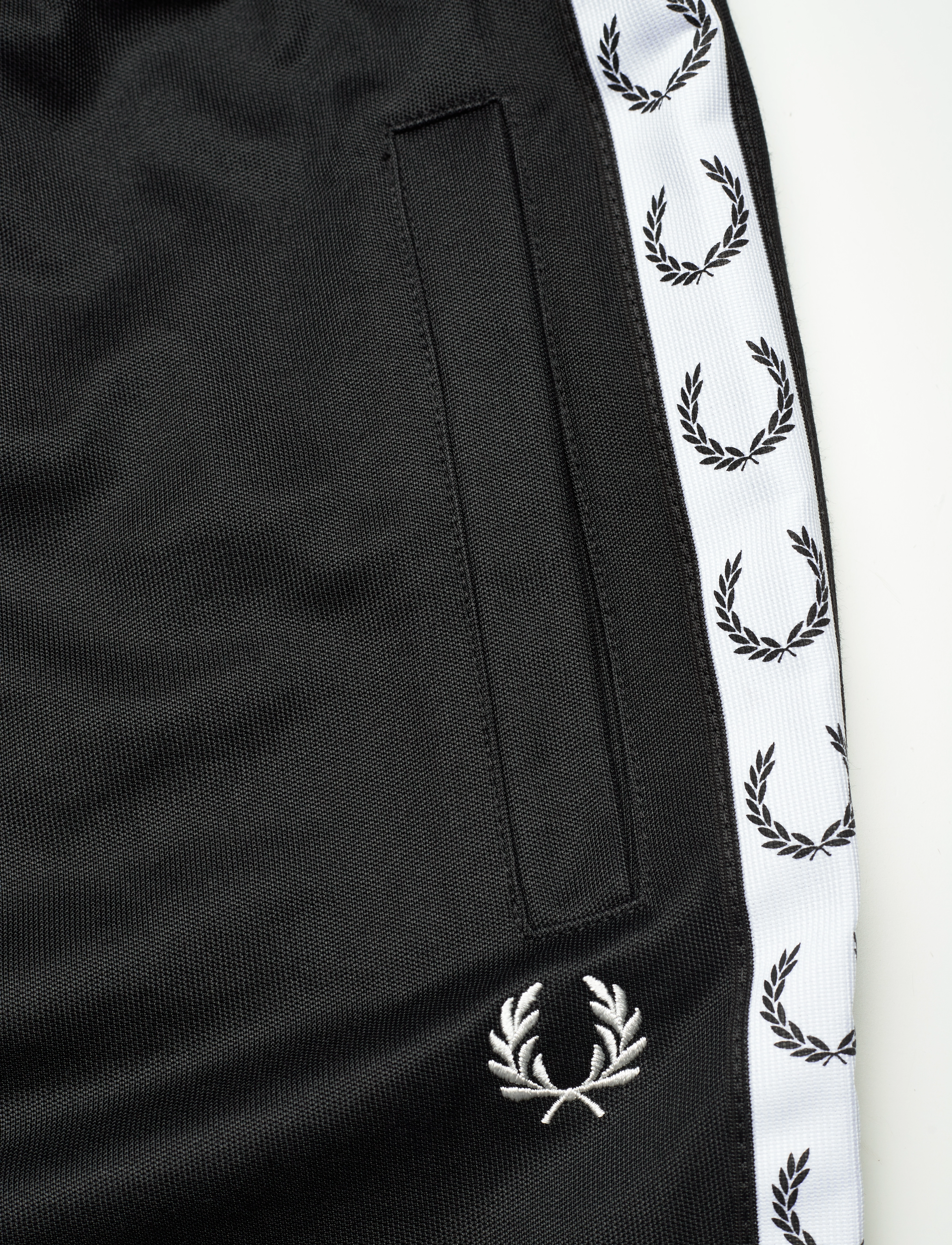 Fred Perry - TAPED TRICOT SHORT - dresowe szorty - black - 4