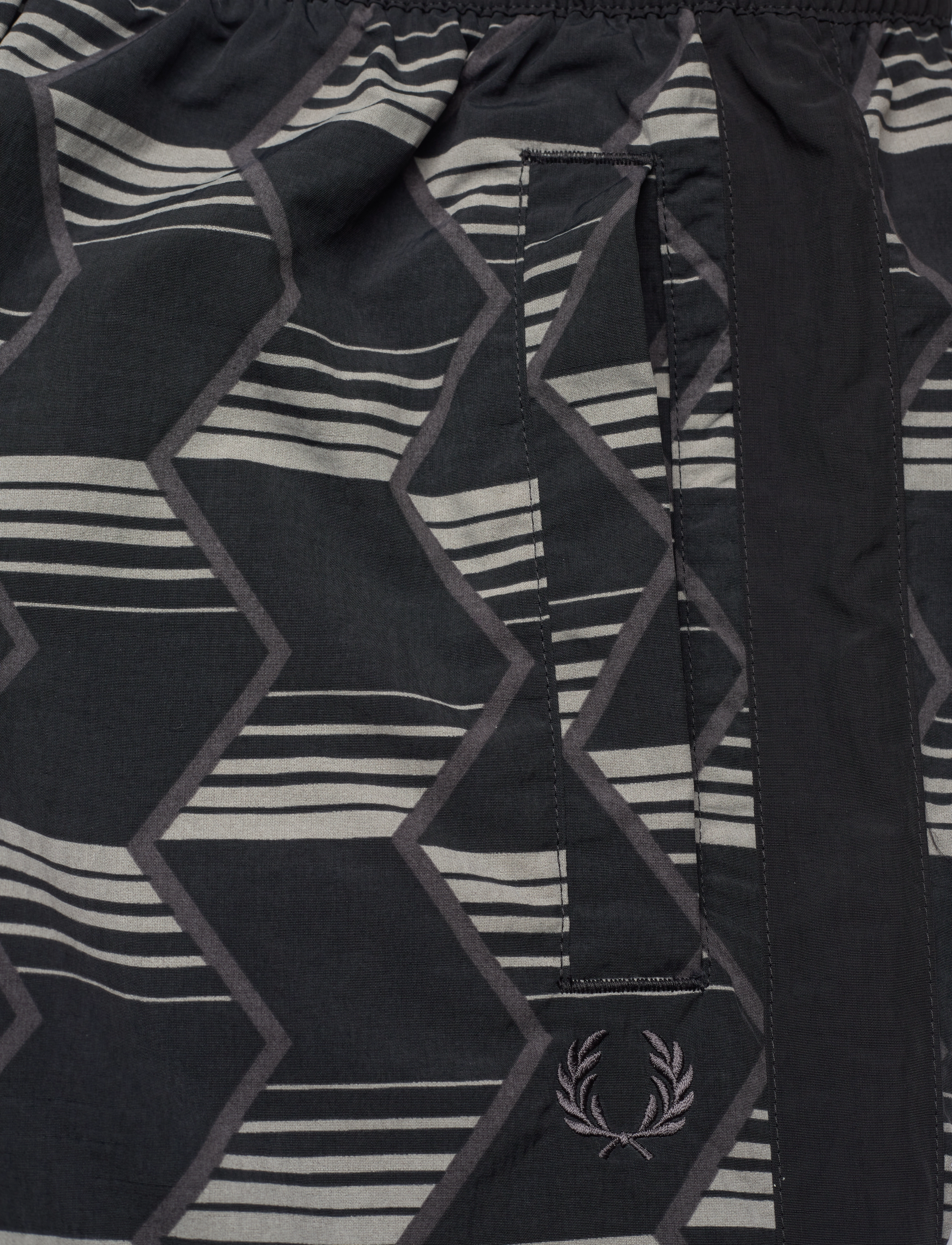 Fred Perry - CHEVRON SHELL PANT - black - 2