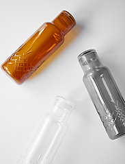 Frederik Bagger - Crispy Retro Bottle Large - laagste prijzen - retro brown - 1