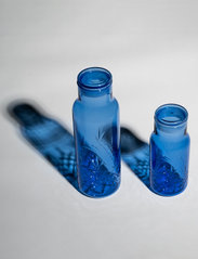 Frederik Bagger - Crispy Blue Bottle Large glassflaske - vannkarafler - blue - 3