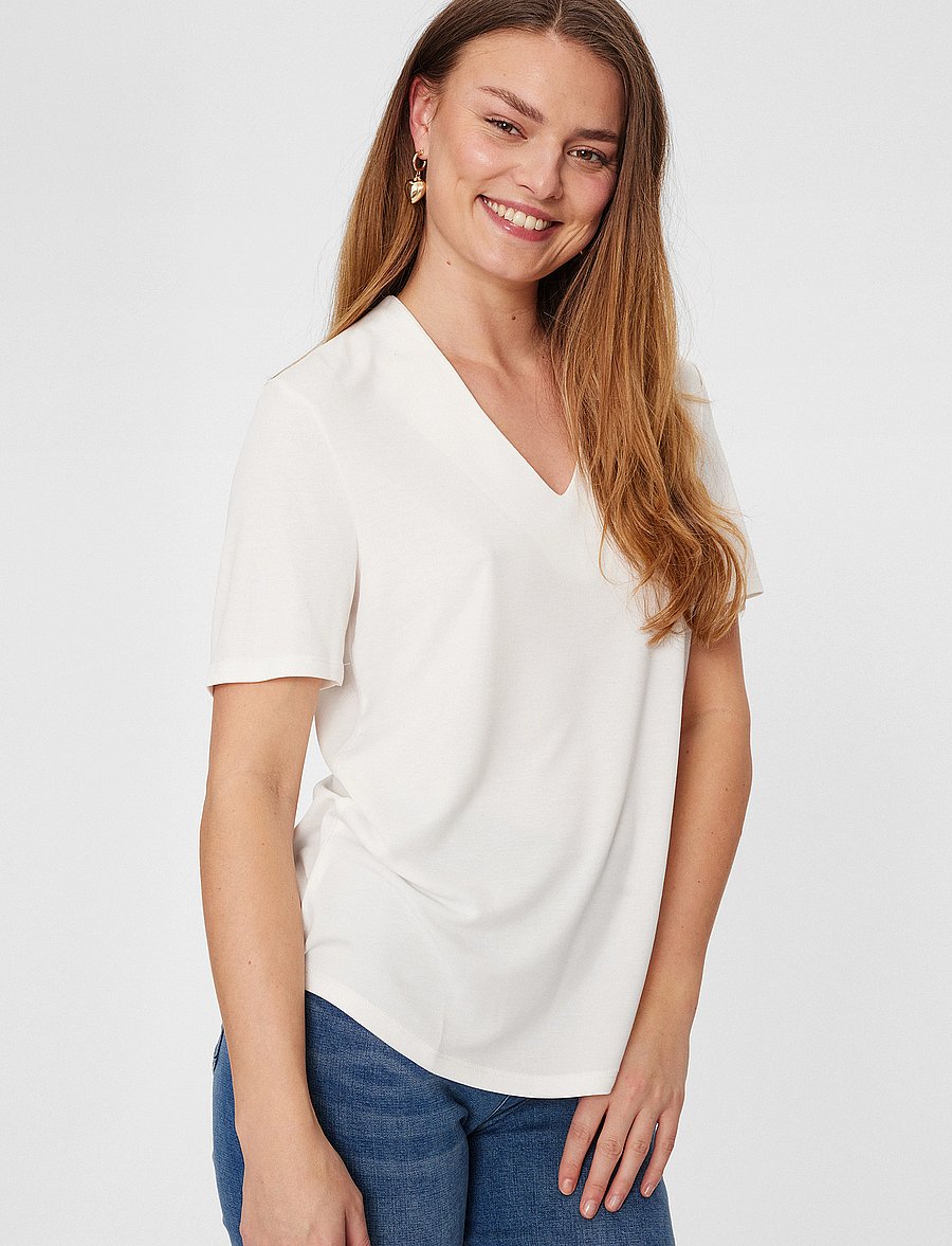 FREE/QUENT - Blouse from Freequent in a soft material. The blouse has a simple silhouette wit - t-shirts - off-white - 0