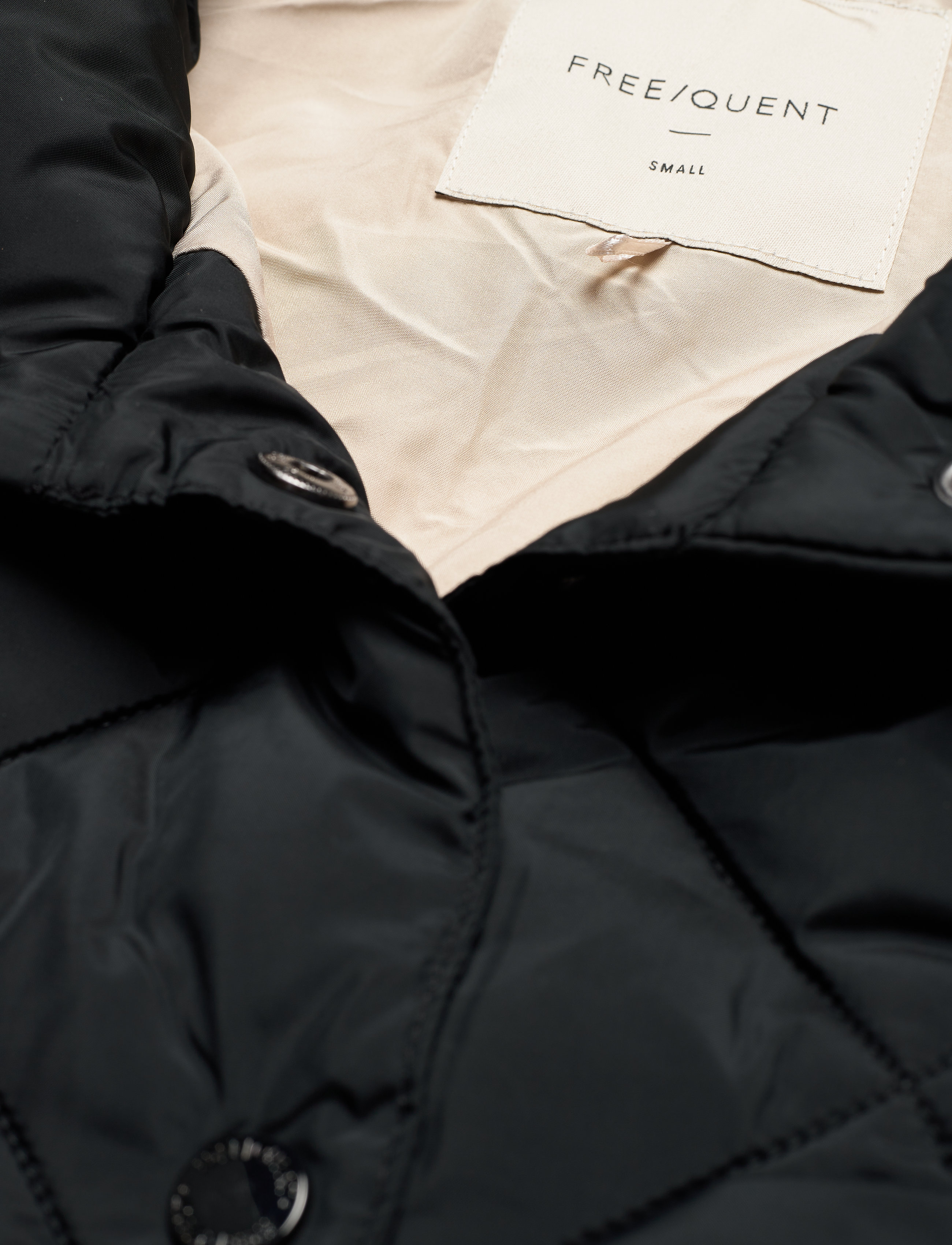 FREE/QUENT - Knee-length quilted waistcoat - forårsjakker - black - 5