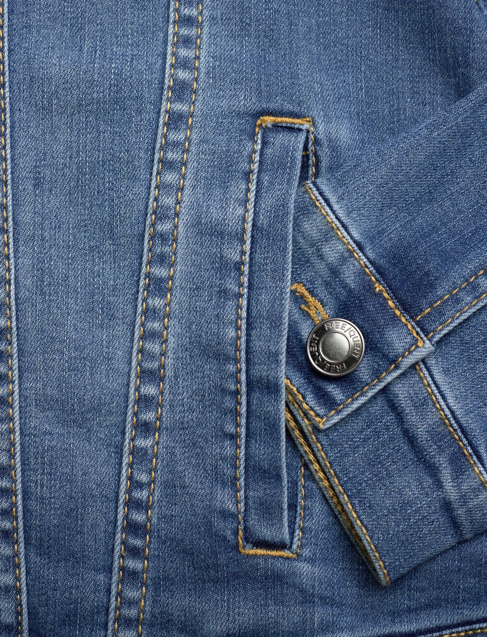 FREE/QUENT - Denim jacket from Freequent in a soft material. The jacket has a simple silhouet - jeansjackor - medium blue denim - 4