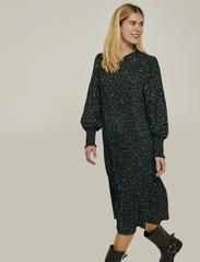 FREE/QUENT - FQTERESA-DRESS - hemdkleider - black w. rainy forest - 1