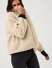 FREE/QUENT - FQLAMBY-JACKET - faux fur - moonbeam - 3