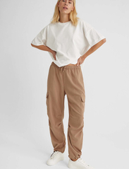 FREE/QUENT - FQEVERYDAY-PANT - cargo pants - desert taupe - 2