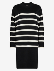 FREE/QUENT - FQMONDAY-DRESS - knitted dresses - black w. off-white - 0