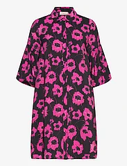 FREE/QUENT - FQFLUSS-DRESS - marškinių tipo suknelės - black w. raspberry rose - 0