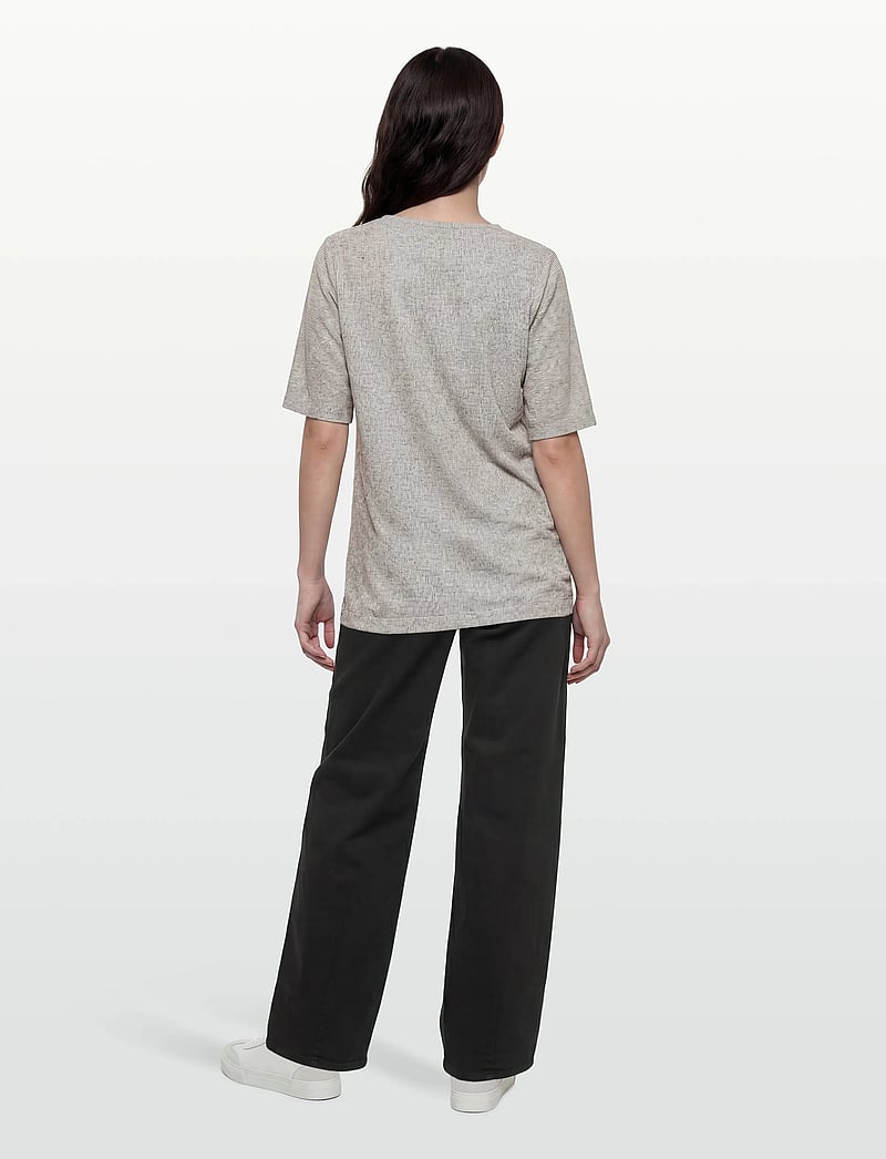FREE/QUENT - FQLAVA-BLOUSE - kurzämlige blusen - coffee bean w. star off-white - 4