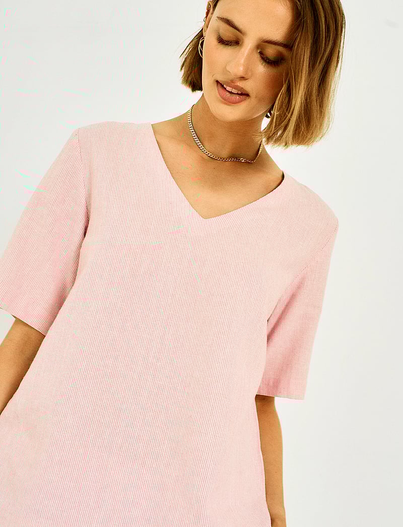 FREE/QUENT - FQLAVA-BLOUSE - kortærmede bluser - off-white w. fuchsia pink - 0