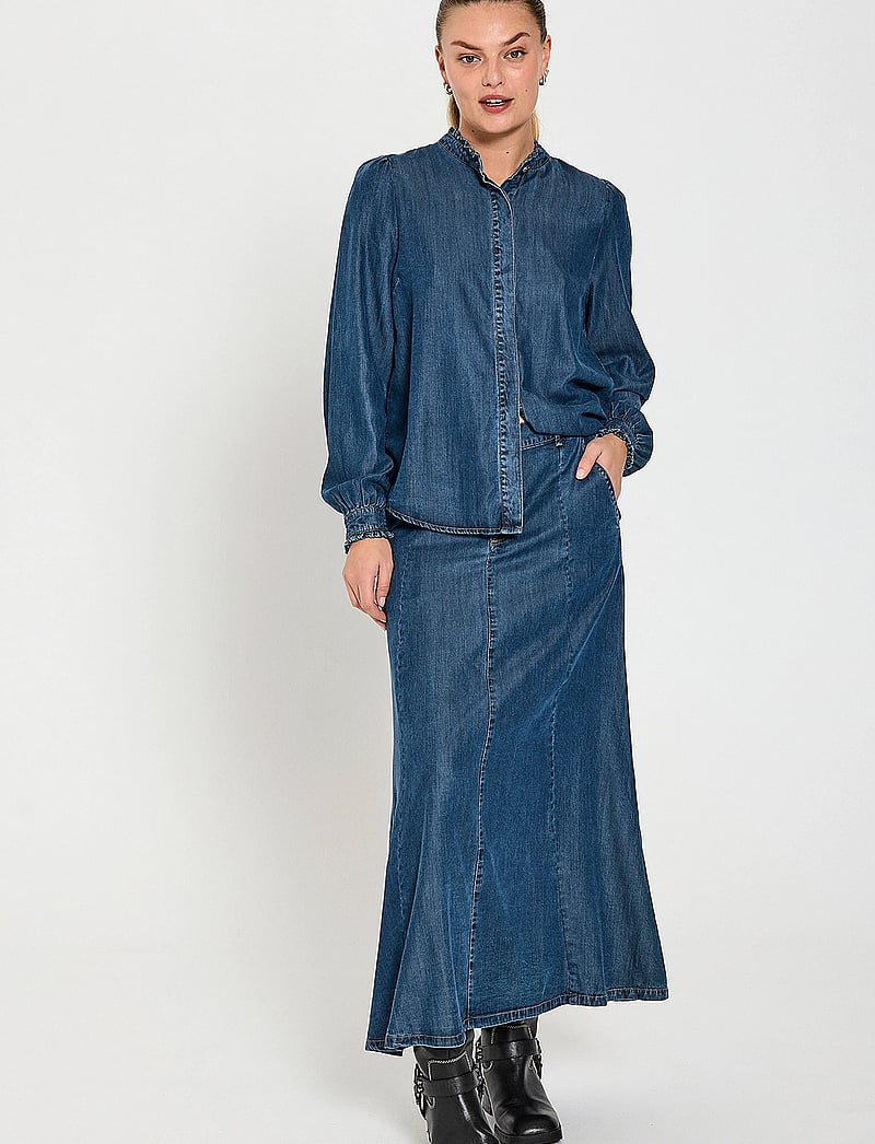 FREE/QUENT - Shirt from Freequent in a soft lyocell material with a denim look. The skirt is - jeanskjolar - medium blue denim - 0