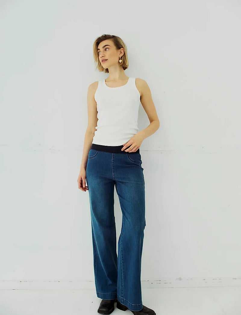 FREE/QUENT - Pants from Freequent in a soft material with power stretch. The pants have a sim - straight jeans - medium blue - 0