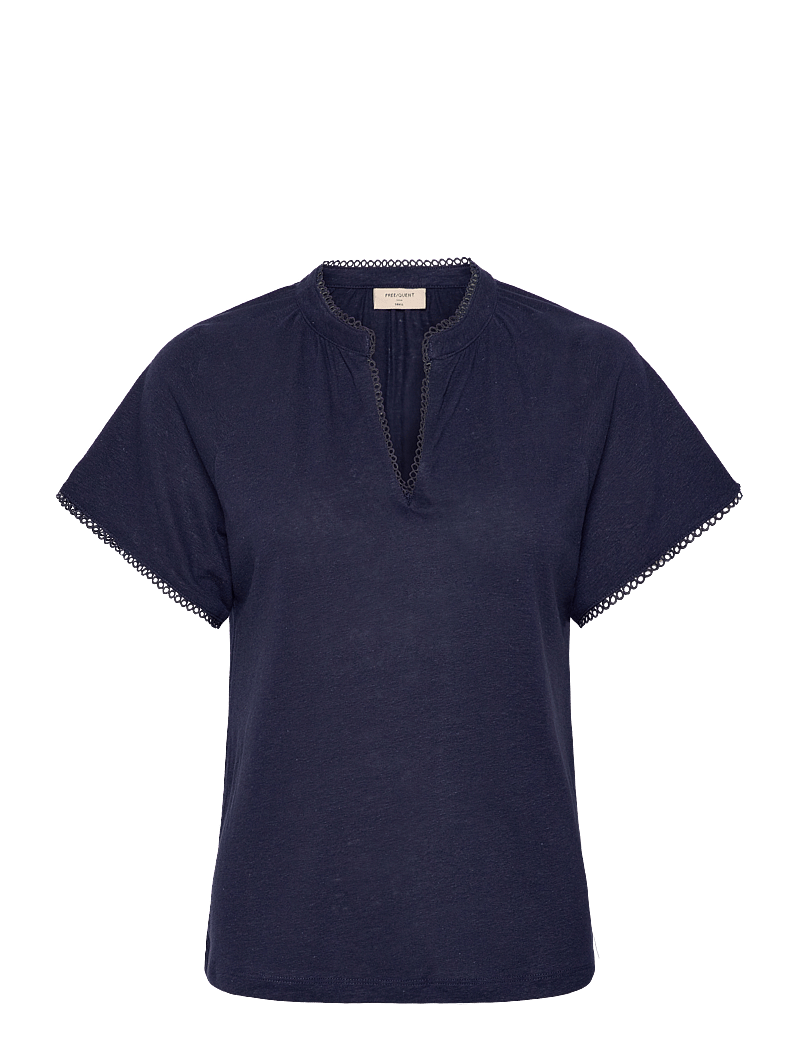 FREE/QUENT - T-shirt from Freequent in a soft linen material. The T-shirt has fine back pleat - t-shirts - navy blazer - 0