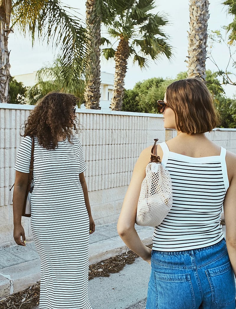 FREE/QUENT - FQZIA-TOP - topid ja varrukateta alussärgid - black w. brilliant white - 3