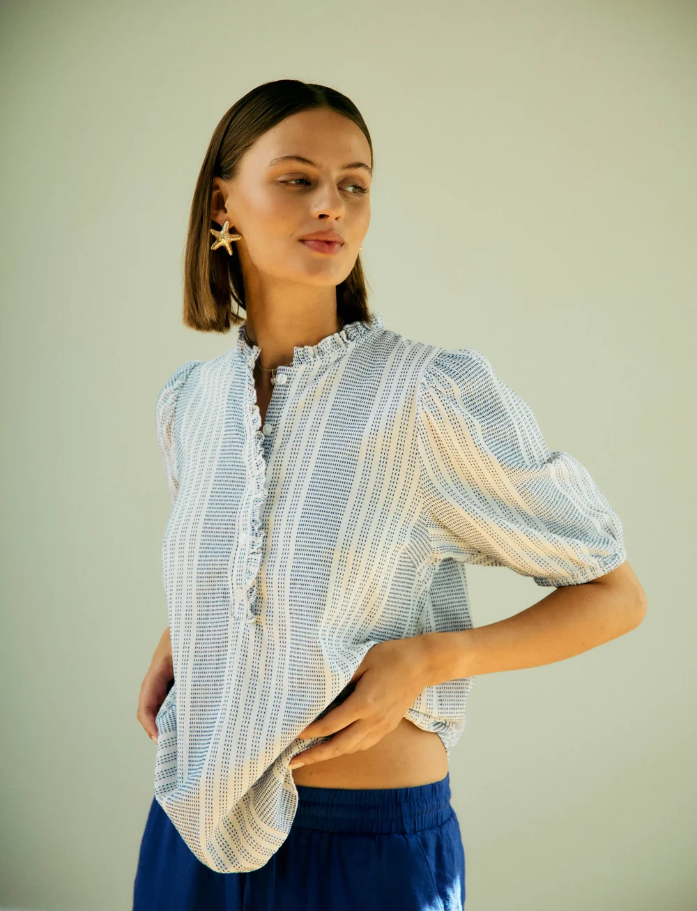 FREE/QUENT - Blouse from Freequent in a soft material with a striped print. The blouse has a - kurzämlige blusen - brilliant white w deep ultrama - 2