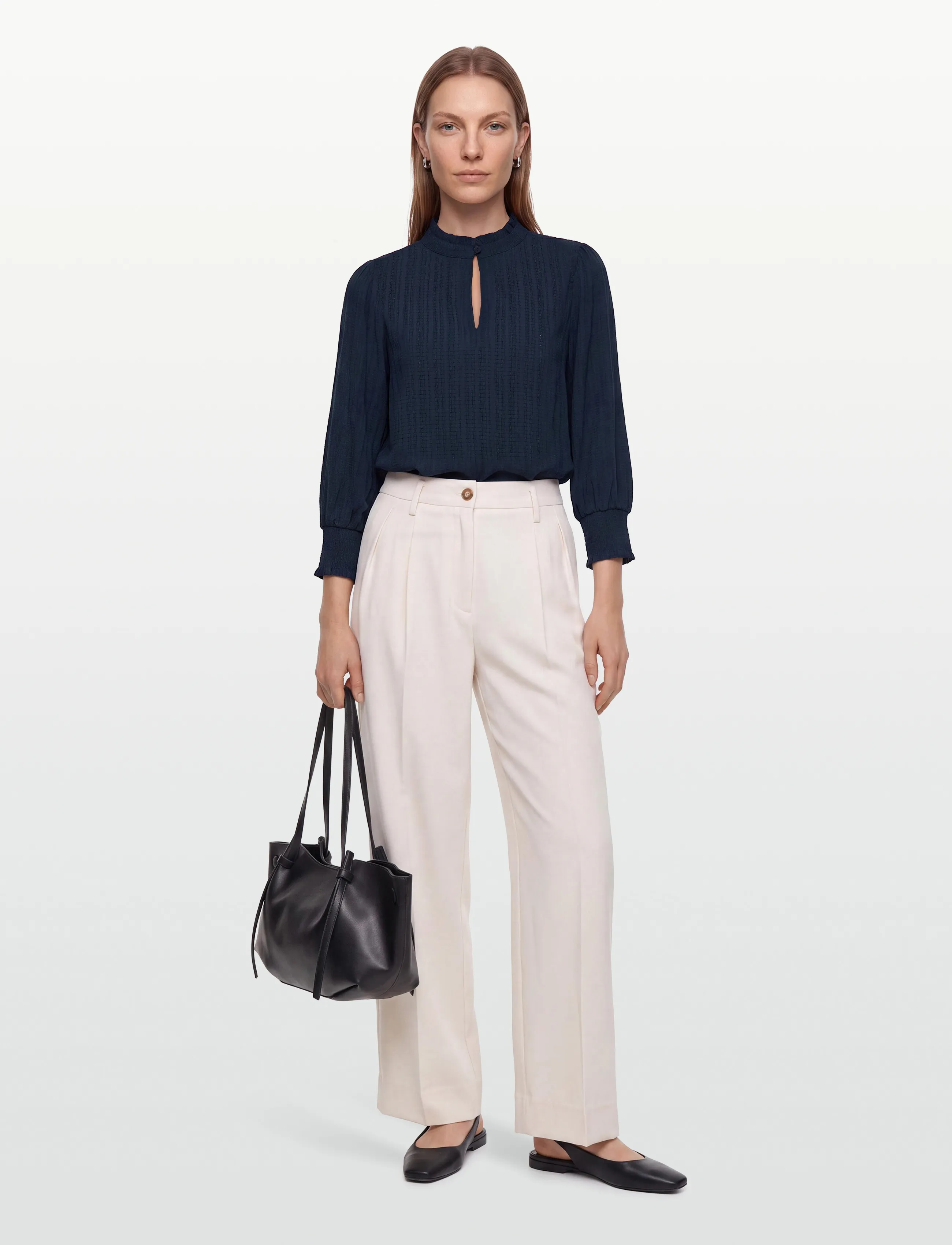 FREE/QUENT - Blouse from Freequent in a light material of recycled polyester with a fine text - långärmade blusar - salute - 1