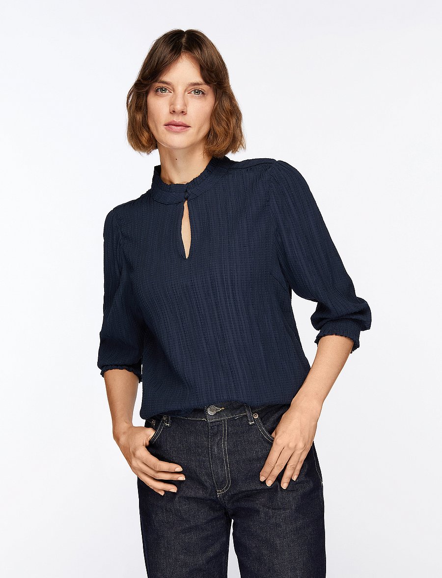 FREE/QUENT - Blouse from Freequent in a light material of recycled polyester with a fine text - langærmede bluser - salute - 0