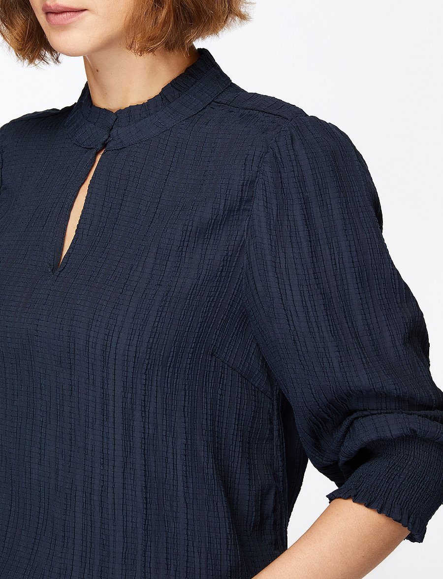 FREE/QUENT - Blouse from Freequent in a light material of recycled polyester with a fine text - langærmede bluser - salute - 5
