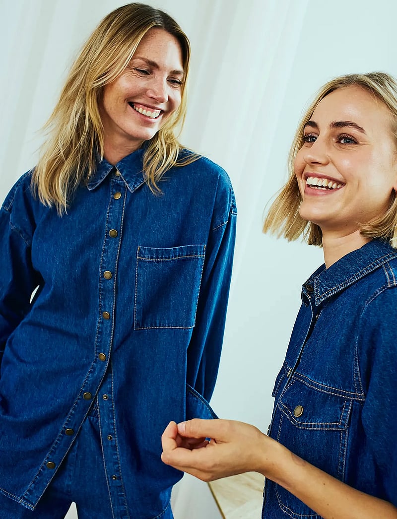 FREE/QUENT - Shirt from Freequent in a soft denim material. The shirt has a simple silhouette - denimskjorter - medium blue denim - 0