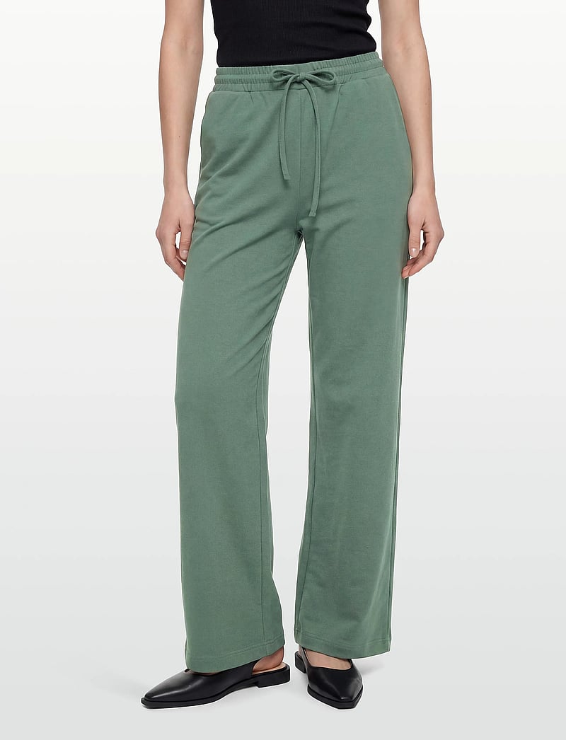 FREE/QUENT - FQNANNI-PANTS - hosen mit weitem bein - dark forest - 3