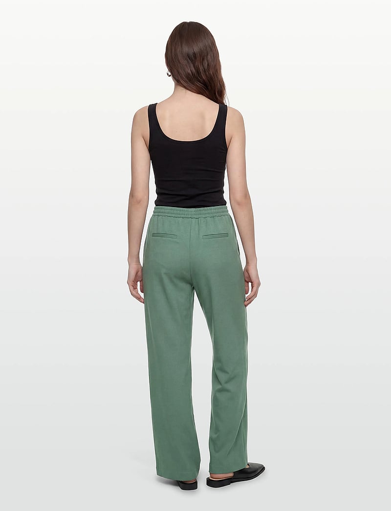 FREE/QUENT - FQNANNI-PANTS - hosen mit weitem bein - dark forest - 4