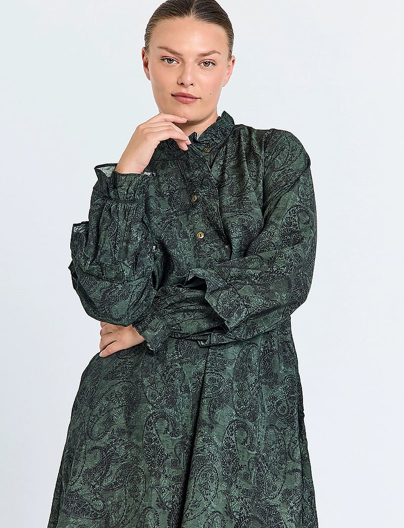 FREE/QUENT - FQMOLIN-DRESS - midiklänningar - kombu green w. black - 3