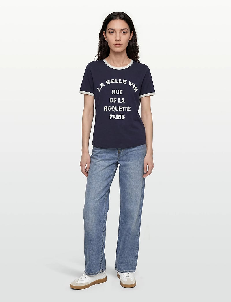 FREE/QUENT - FQFENJAL-TEE - t-shirts - navy blazer w. star off-white - 0