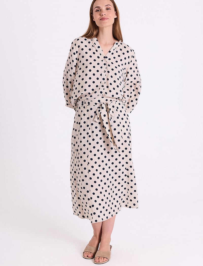 FREE/QUENT - FQALMA-BLOUSE - langærmede bluser - moonbeam w. navy blazer - 4