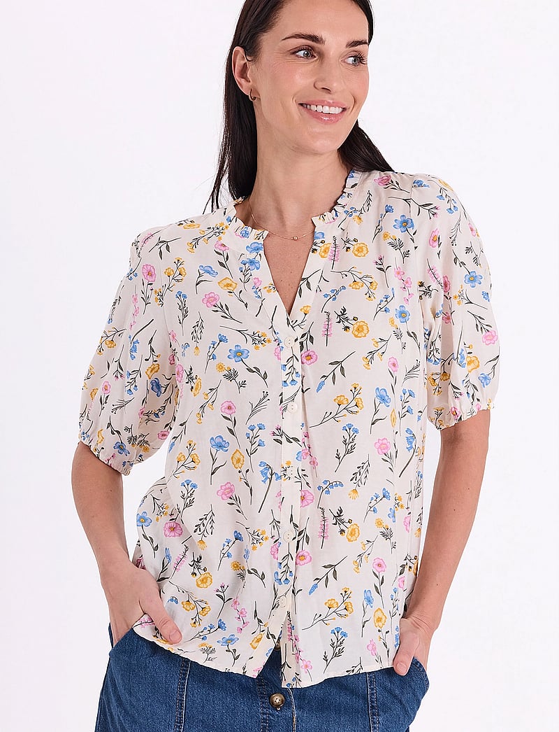 FREE/QUENT - FQMOLLI-SHIRT - kurzärmlige hemden - star off-white w. golden haze - 4