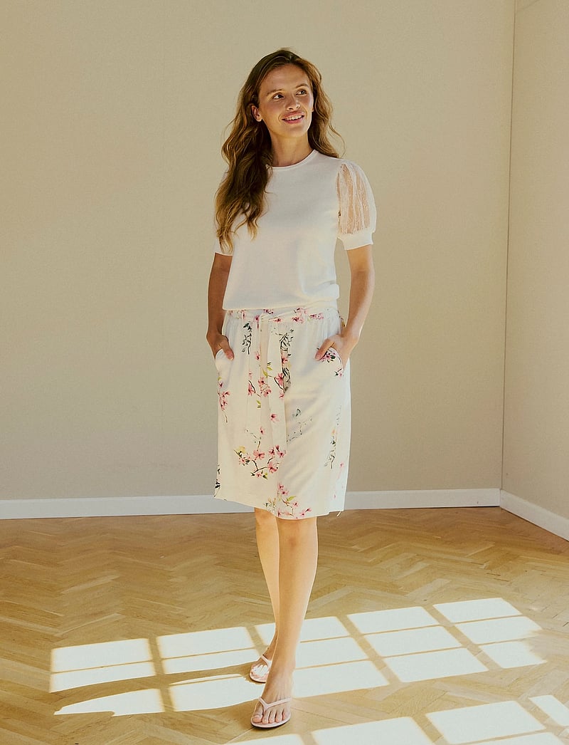 FREE/QUENT - FQLAVISCO-BERMUDA - hørshorts - star off-white w. ballerina - 0