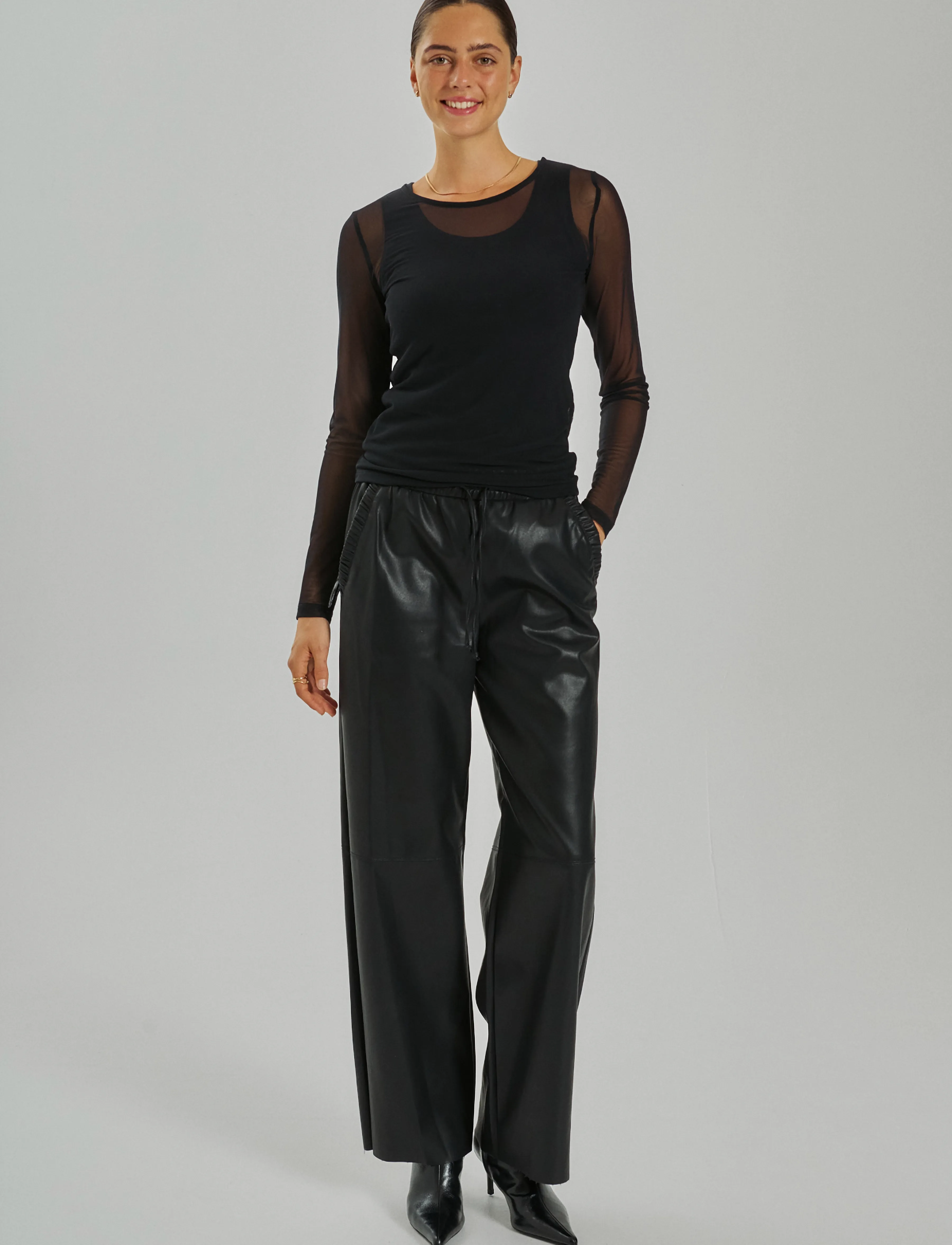 FREE/QUENT FQVEGGY-PANTS - Püksid - BLACK / black
