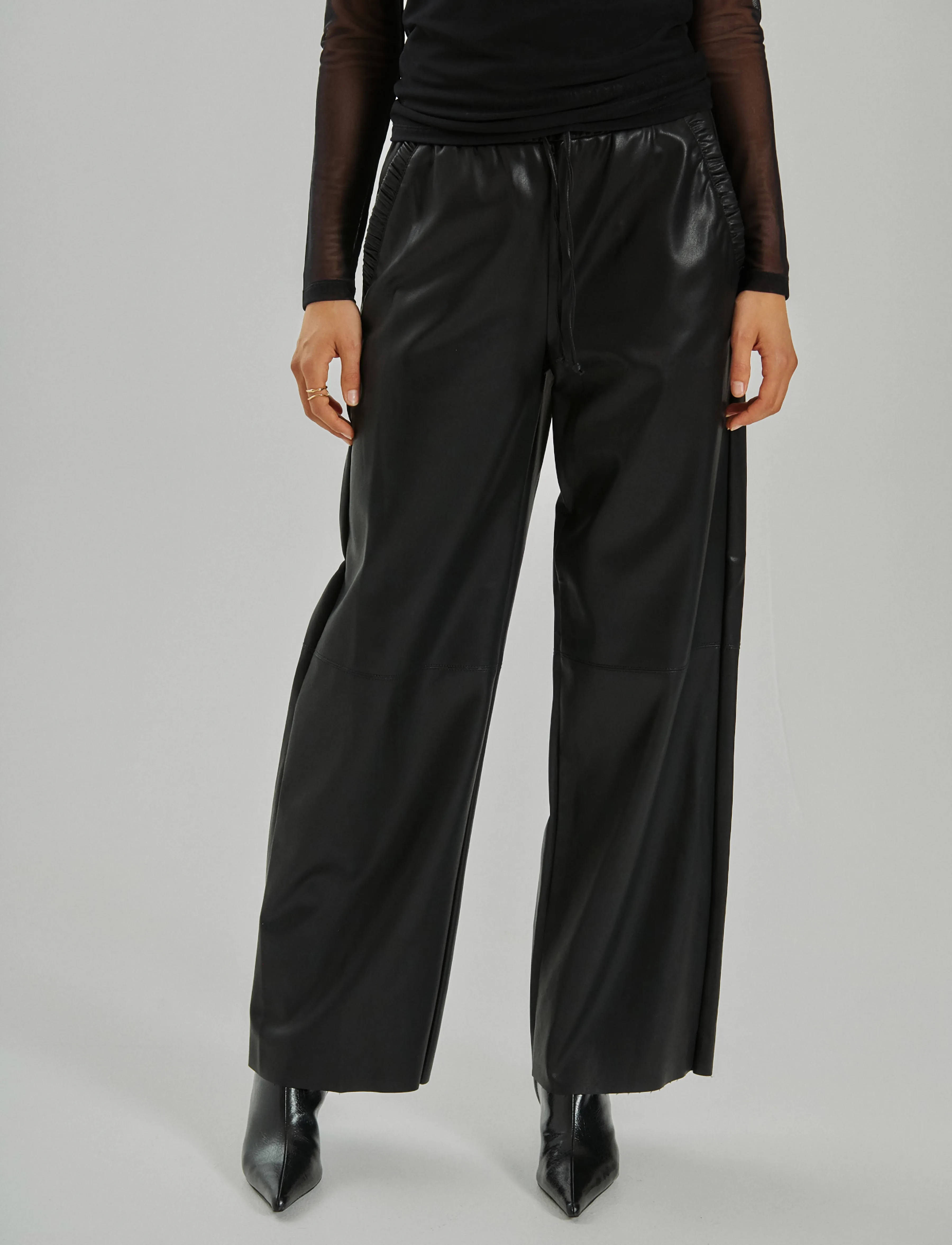 FREE/QUENT - FQVEGGY-PANTS - nahkpüksid - black - 3