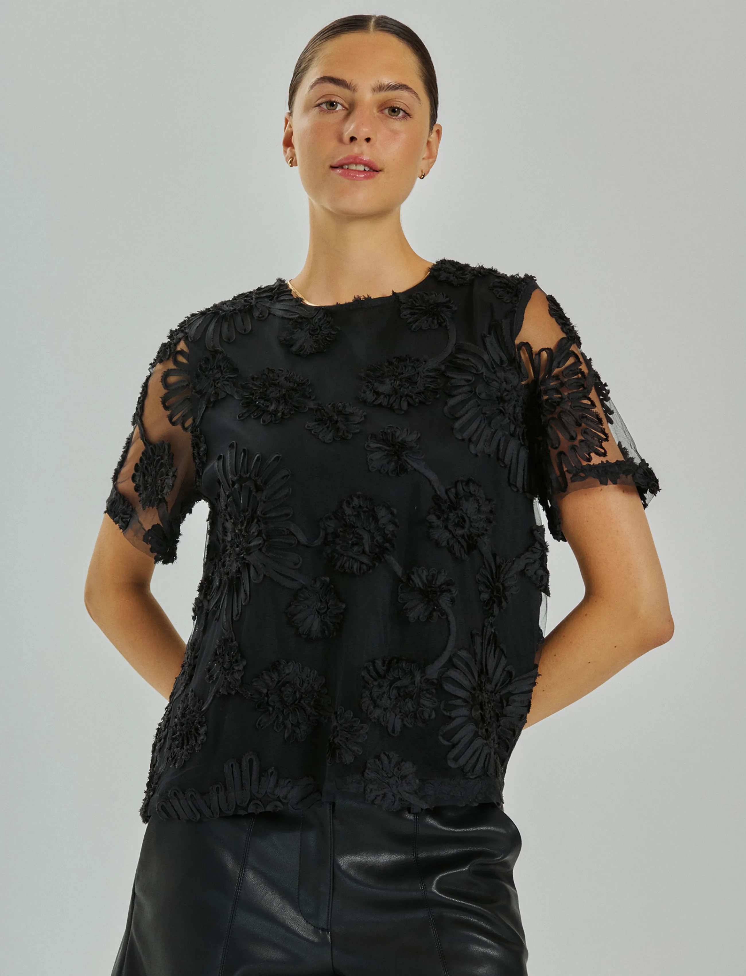 FREE/QUENT Fqsira-Blouse, Damen, Blumen Applikation Bluse, Schwarz, Gr.L